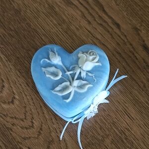 DESIGN GIFTS INTERNATIONAL INC Incolay Trinket Box and Lid Rose Design